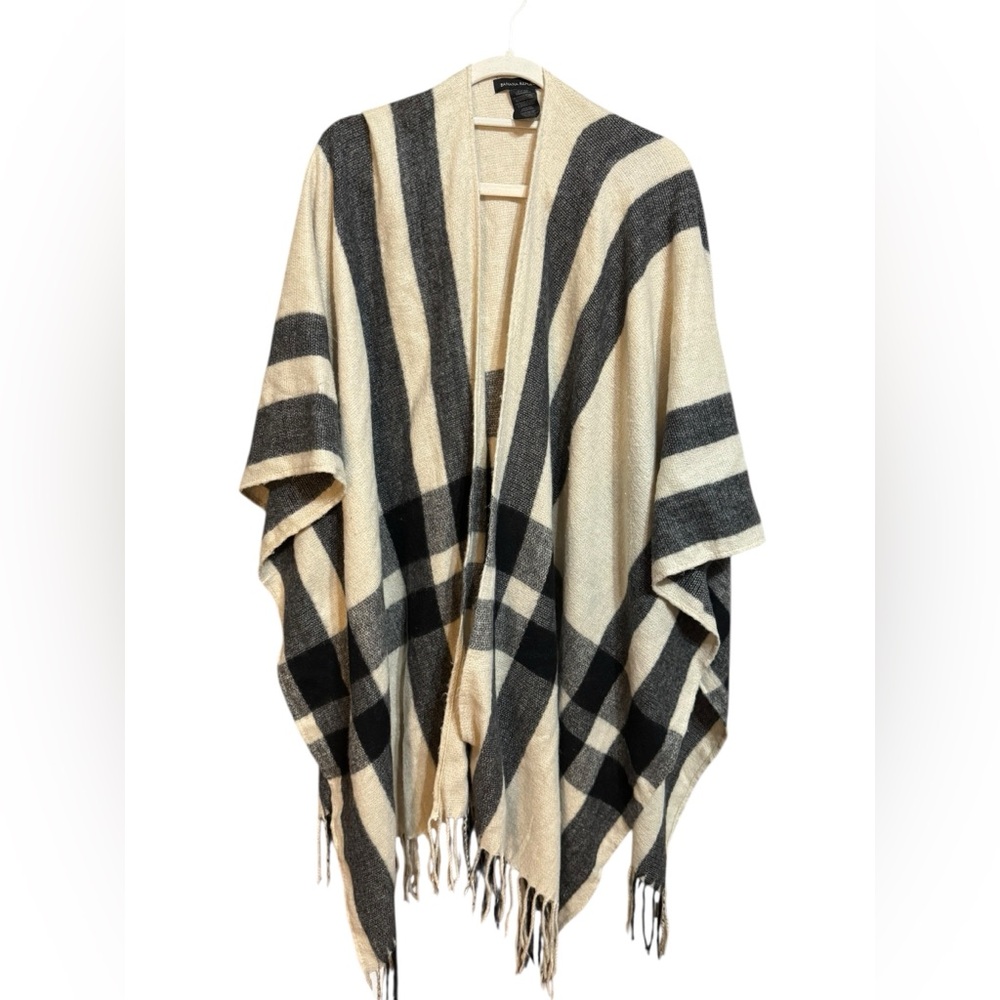 Banana Republic Shawl Wrap‎ Poncho in Erin Black Beige Neutral Plaid Fringe OS